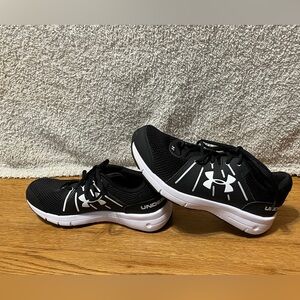 Under Armour Women’s Dash RN 2 Black White Running Shoes NWOT size 7.5